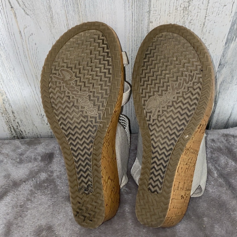 0103 Sketchers Luxe Foam Sandals - Picture 7 of 9